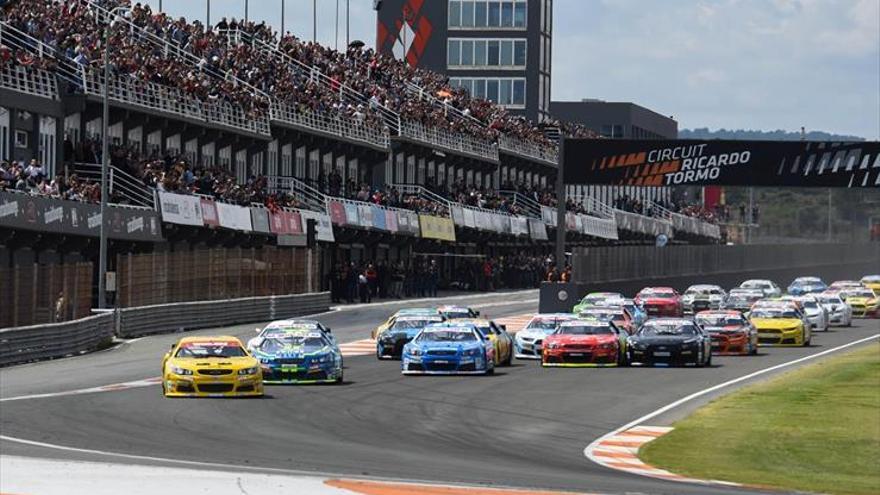 El Circuit acoge un temporada más el Valencia Nascar Fest