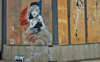Banksy 'golpea' en la embajada de Francia en Londres