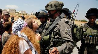 El Ejército israelí arresta a una menor palestina por abofetear a dos soldados