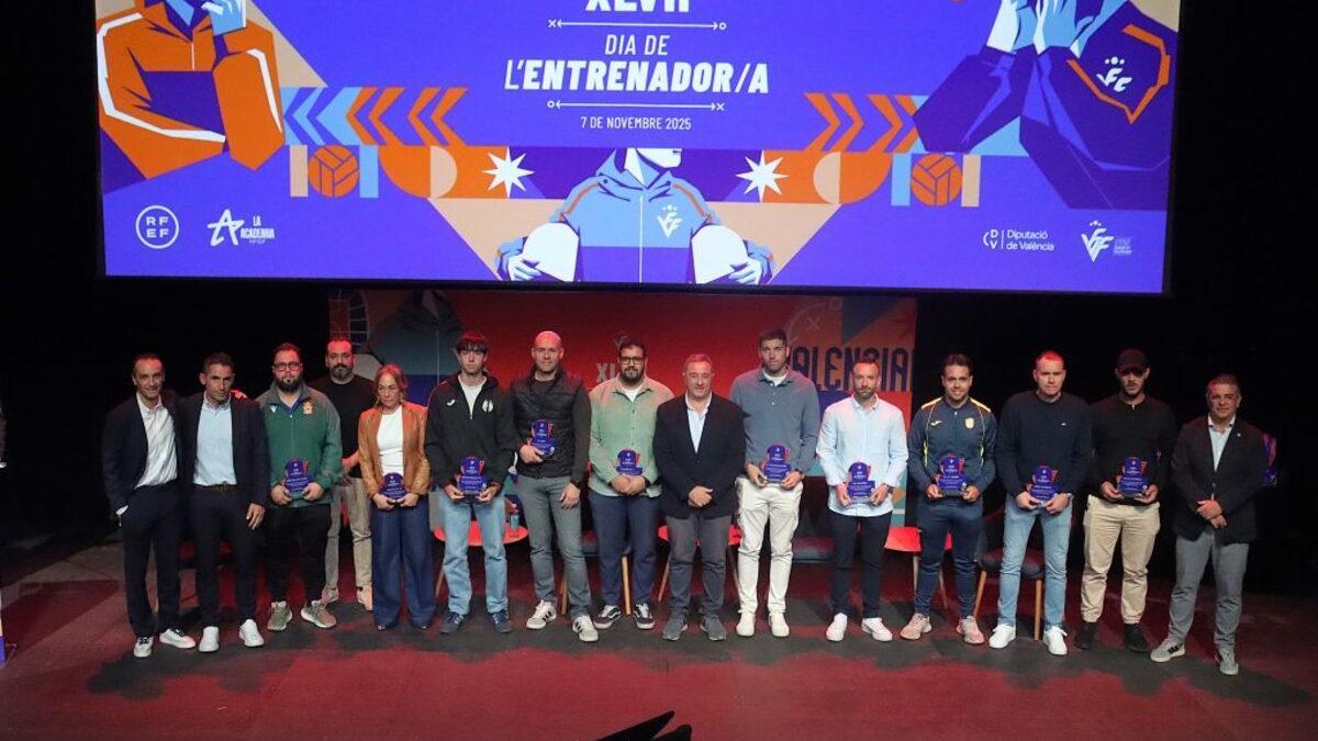 Los representantes de los equipos afectados por la DANA recogen el galardón