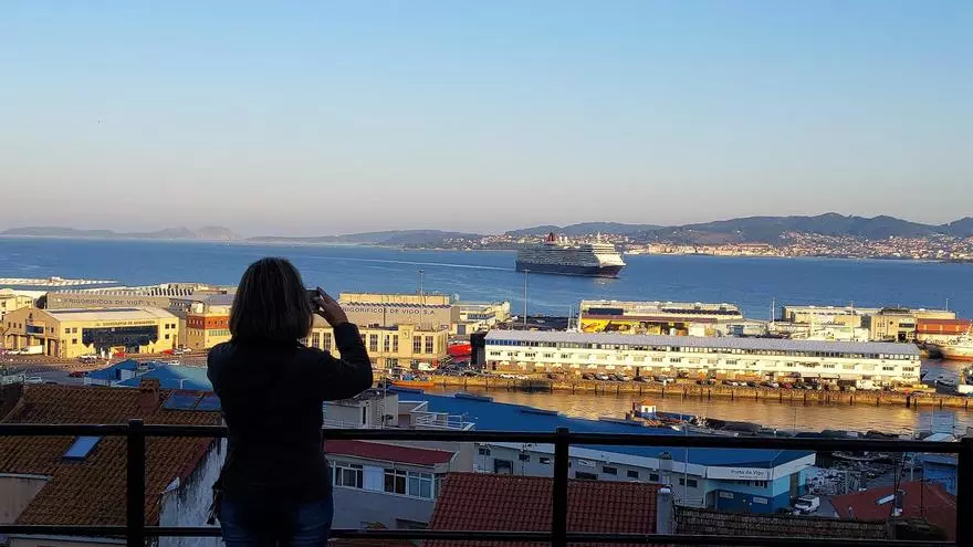 Cruceristas gallegos en una travesía histórica desde Vigo
