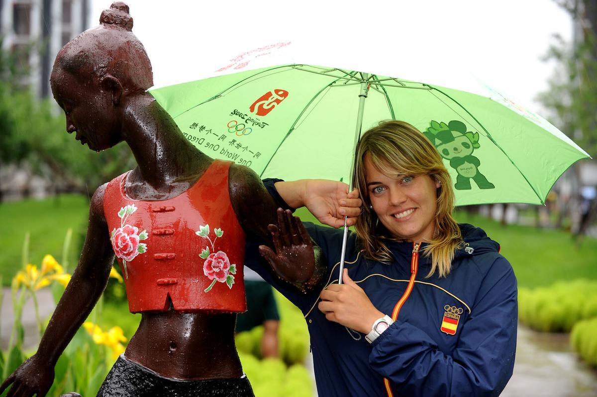 La atleta catalana posa en la villa olímpica de Pekín.