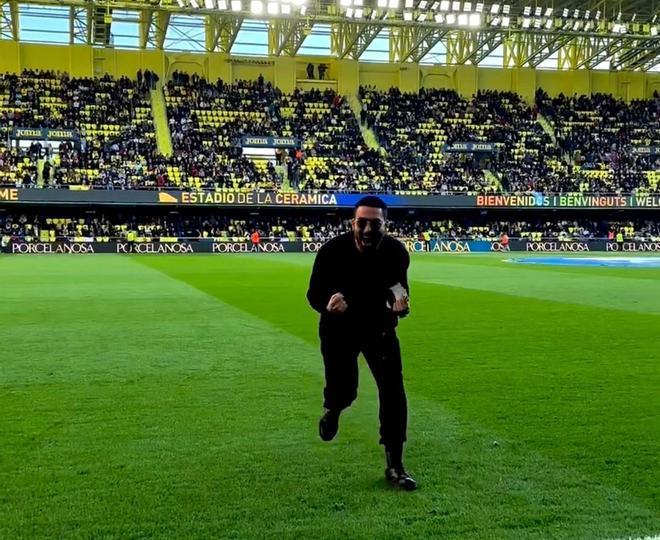 El balonazo de Miguel Ángel Silvestre a un jugador del Madrid