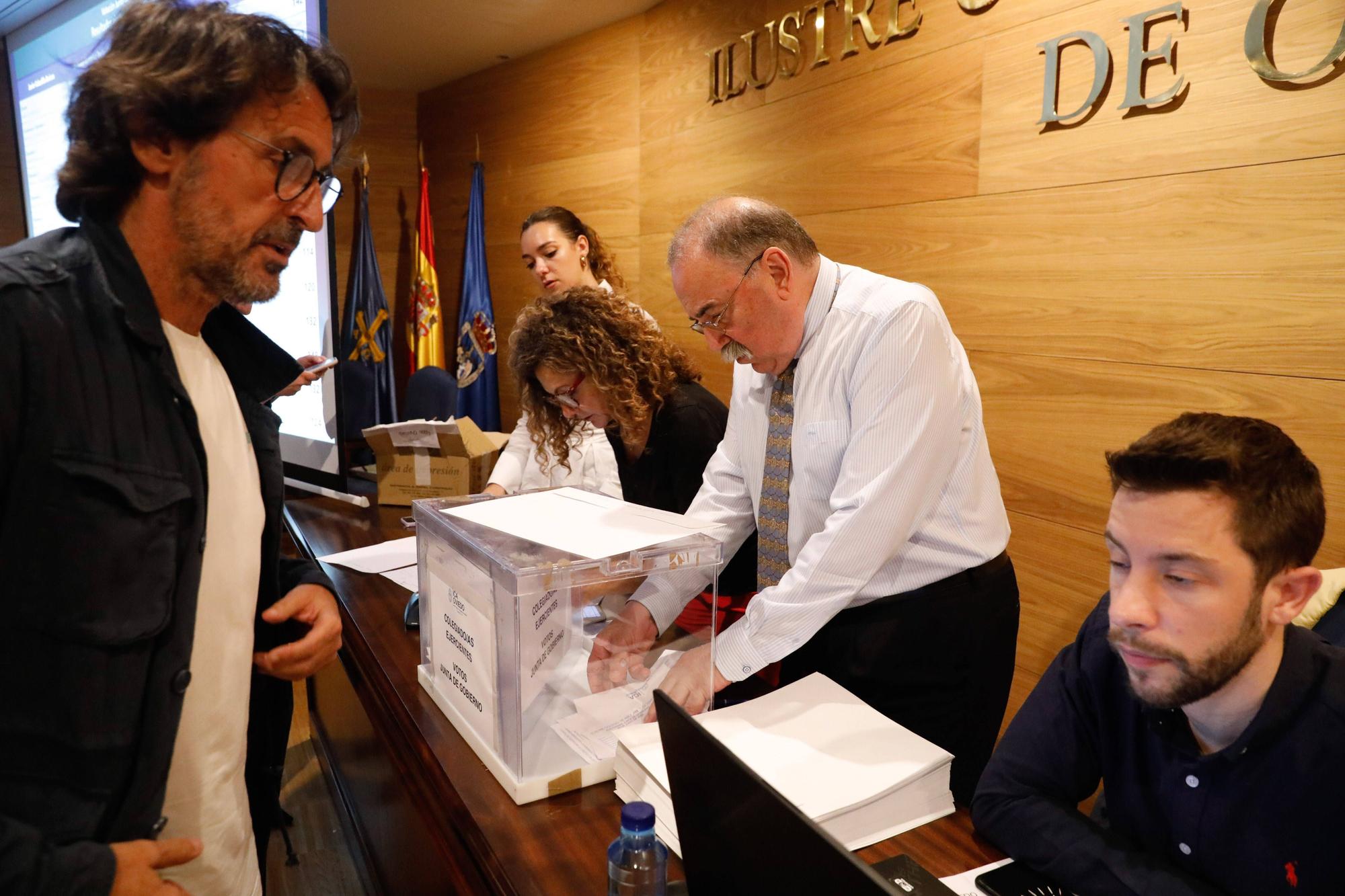 En imágenes: Así fueron las elecciones al decanato del Ilustre Colegio de Abogados de Oviedo