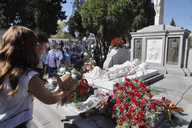 Ofrenda floral a Manolete en el aniversario de su muerte