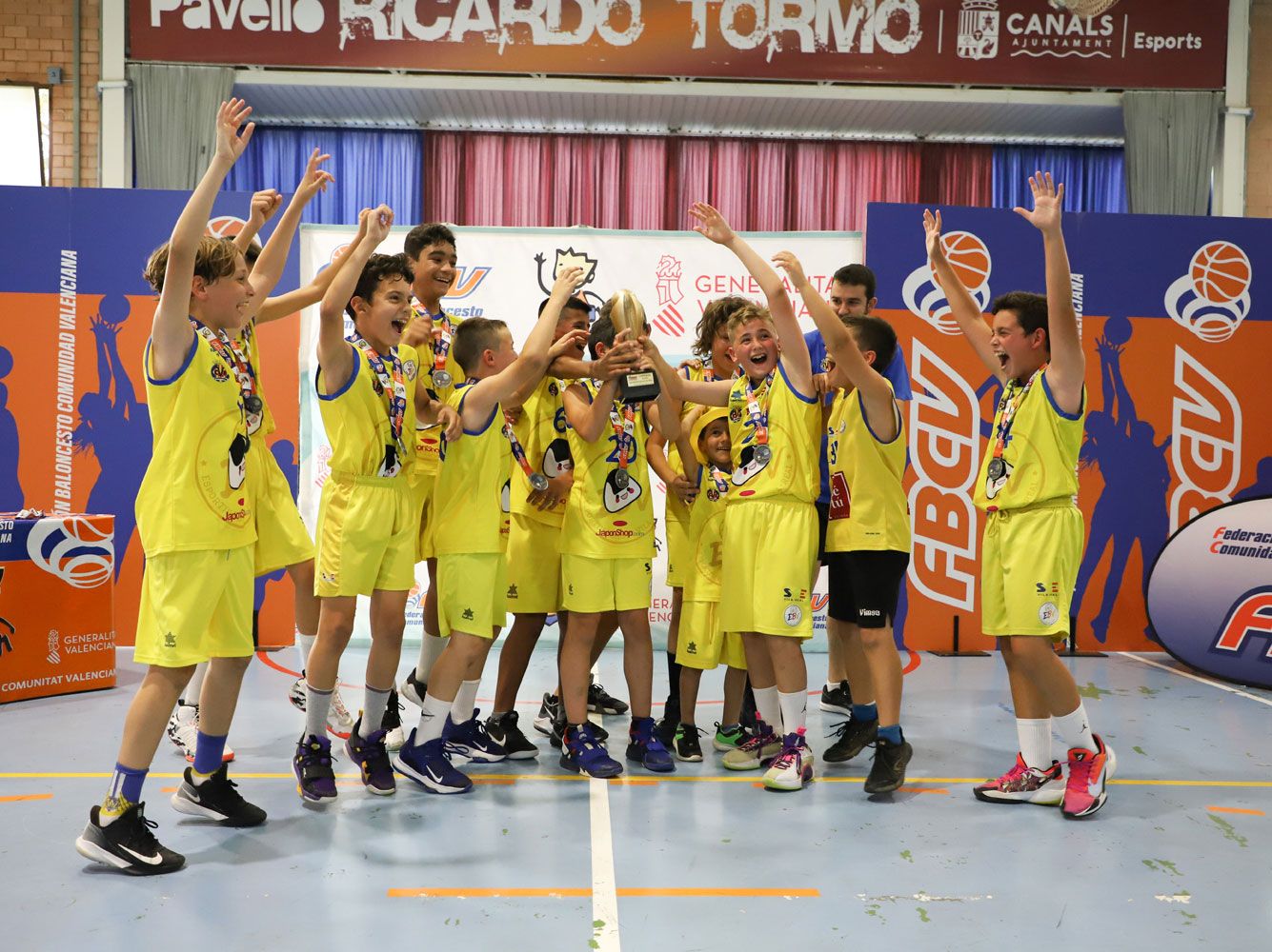 Los campeones esta temporada en Minibasket