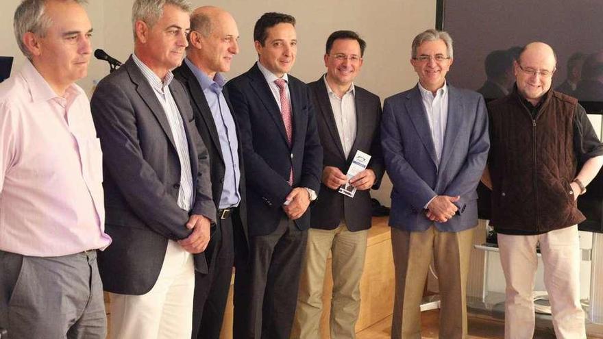 Los integrantes del foro de emprendimiento, antes de comenzar el encuentro.