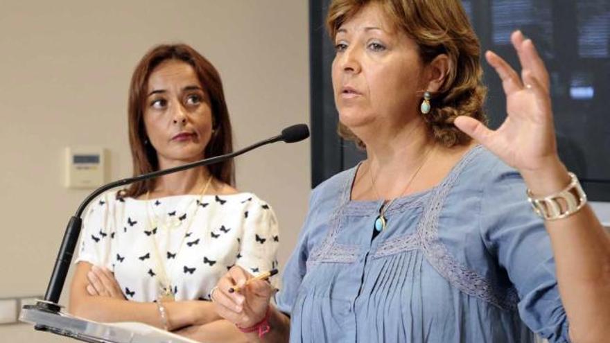 Las concejalas Asun Mayoral y Antonia Moreno, ayer durante su comparecencia para explicar nuevas irregularidades que dicen se han encontrado.