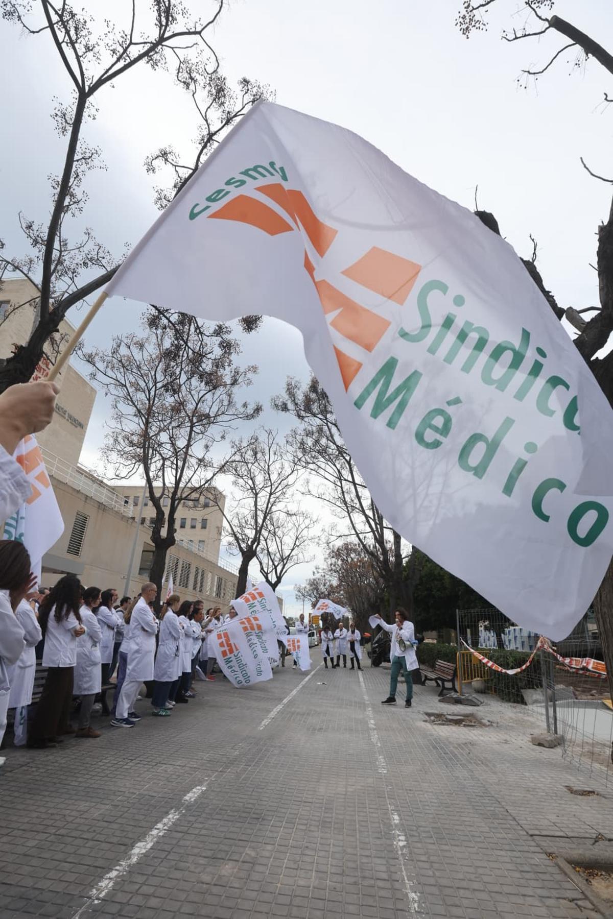La nueva huelga de médicos en la provincia de Alicante. Hospital de Sant Joan