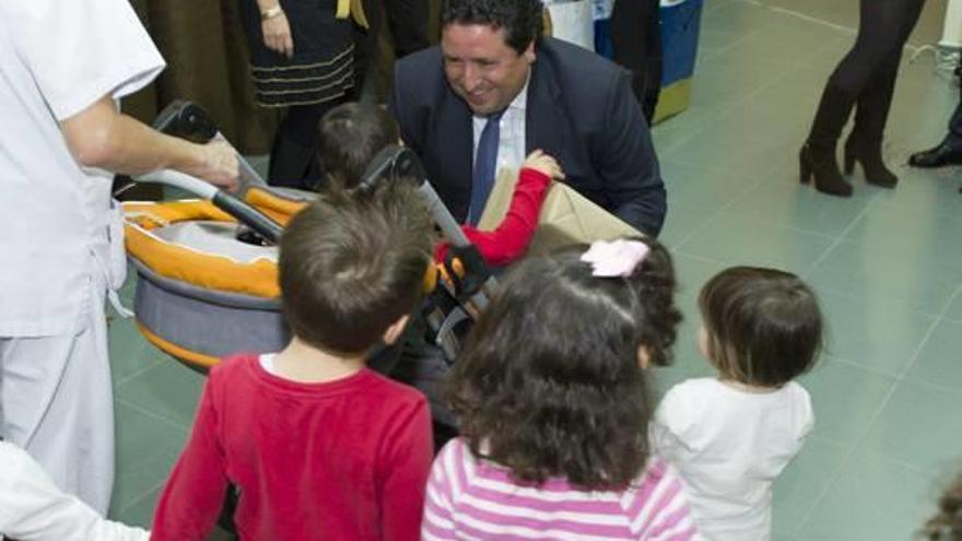 Moliner, en una visita las instalaciones del complejo socioeducativo de Penyeta Roja.