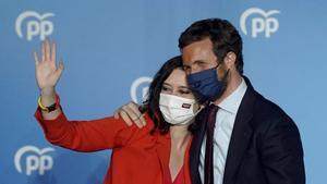 Pablo Casado e Isabel Díaz Ayuso celebran las elecciones en la Comunidad de Madrid el pasado 4 de mayo.