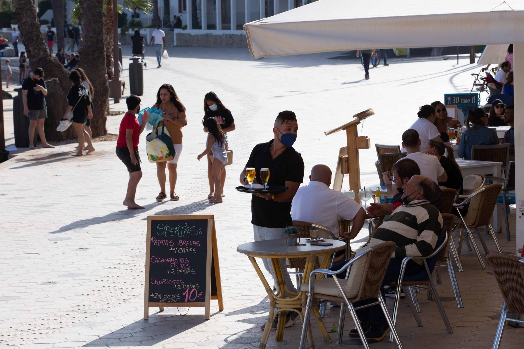 Las terrazas de Ibiza abren hasta las 22.30 horas