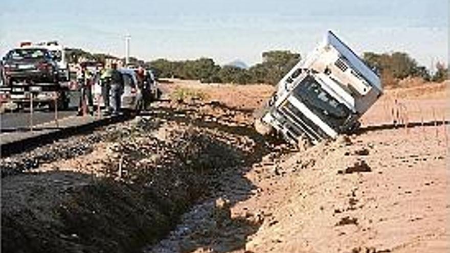 El camió, que va sortir de la via, no transportava res perillós.