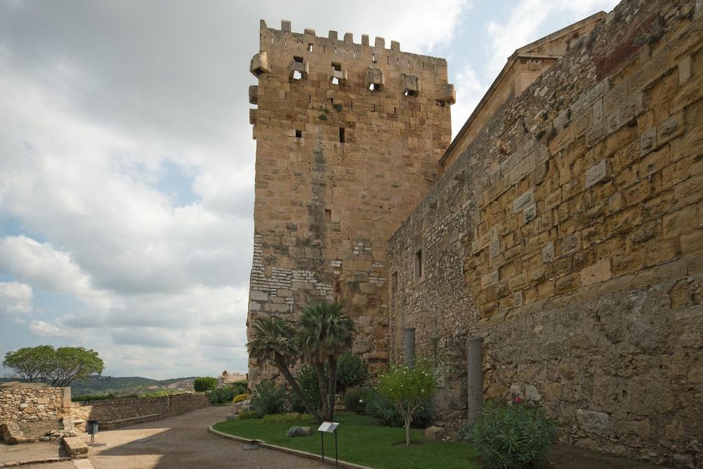 La ciudad cuenta con un Paseo Arqueológico por el que se pueden observar todos los vestigios romanos