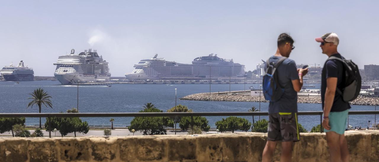 Coincidencia de cruceros en el puerto de Palma en pleno verano.