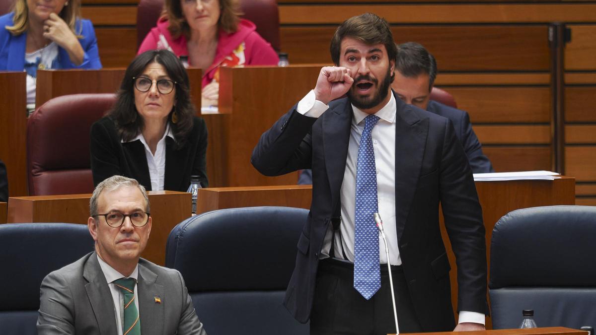 Un gesto de Gallardo (Vox) al PSOE, de "felación" o "de llorar", enciende las Cortes