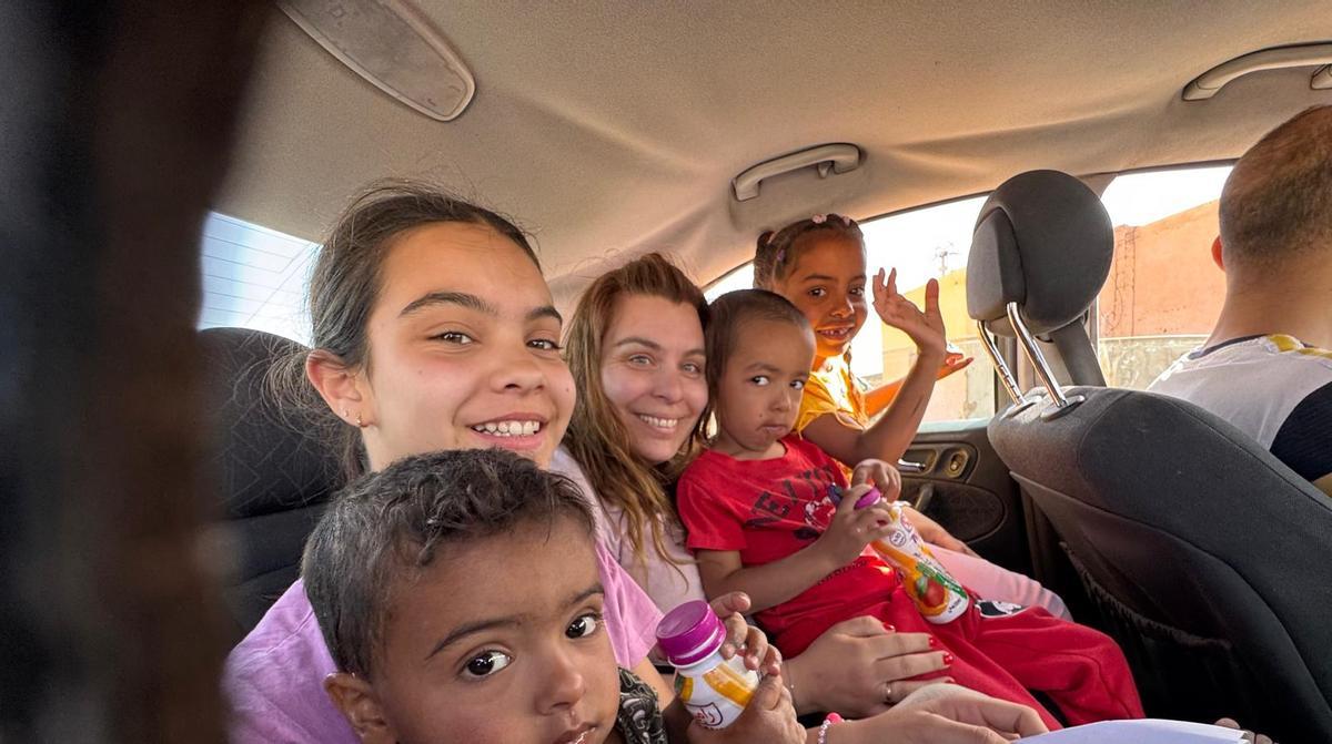 Mía y Cecilia, en su visita a los campamentos saharauis.