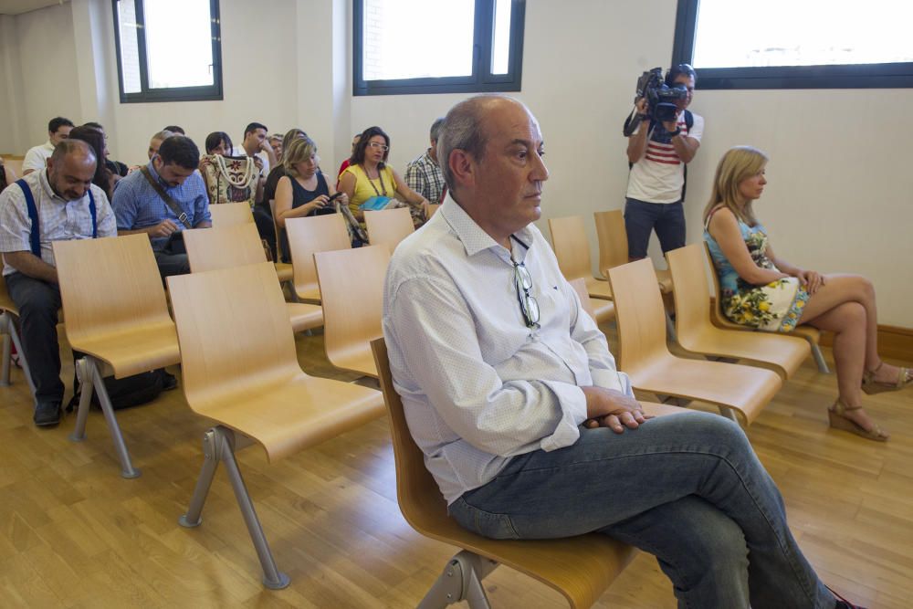 Miembros de la Junta han arropado a Bellido, mientras la concejala de Festes ha testificado