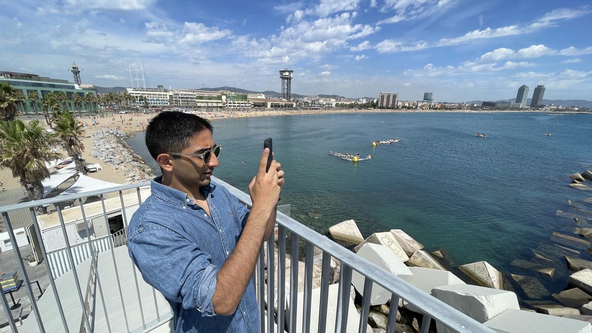 Barcelona estrena mirador y escaleras en la playa de Sant Sebastià