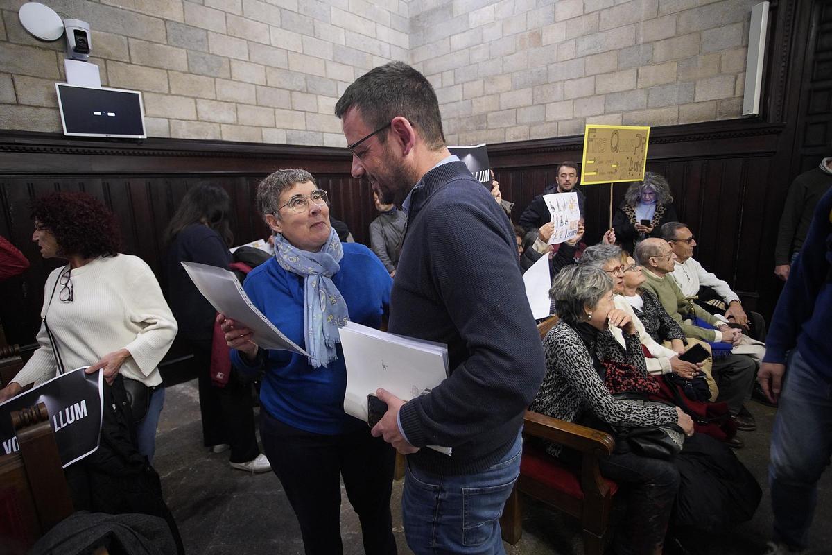 Les fotos de la protesta dels veïns de Torre Gironella davant de l'Ajuntament de Girona