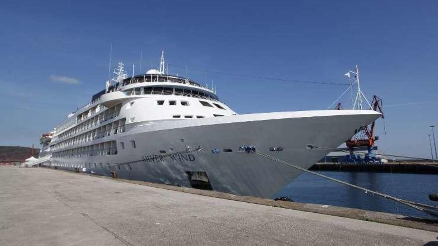 Un crucero de lujo en El Musel