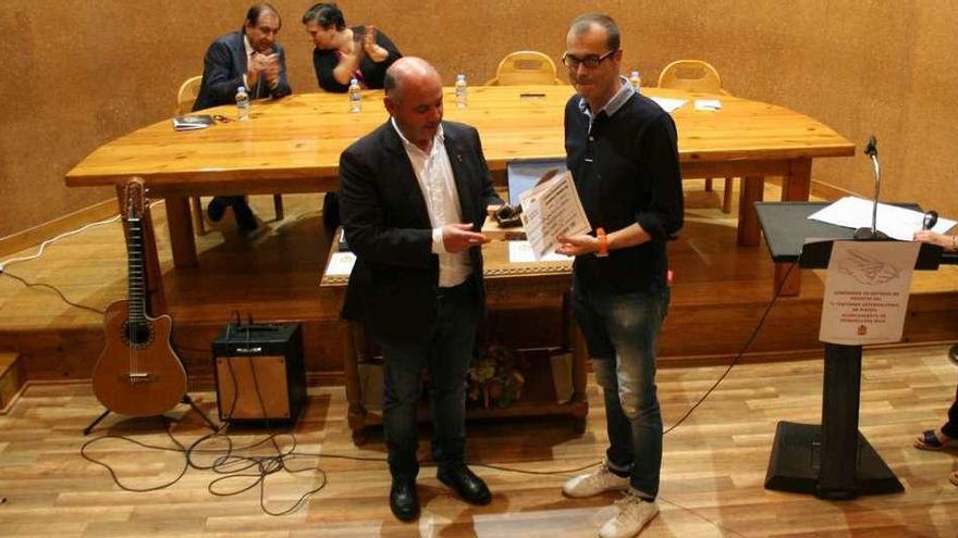 Santiago Elso recibe el premio de poesía &quot;Peñamellera Baja&quot;