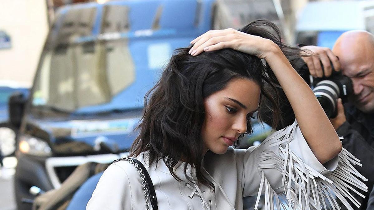 Kendall Jenner aterriza en París para acudir a un evento de Longchamp
