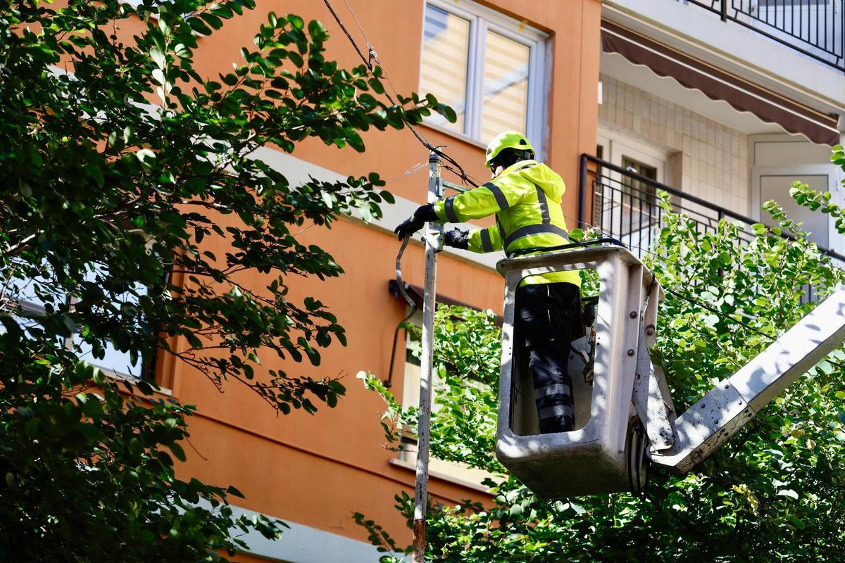 Las góndolas con los operarios serán, en las próximas semanas, una estampa habitual