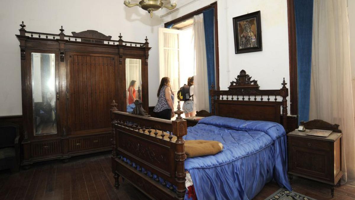 Dormitorio principal de la casona de Don Álvaro de Lalín