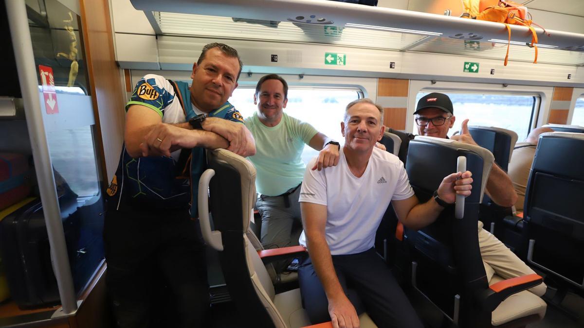 Pedro Javier Ruiz, Javier Urrios, Javier Soriano y Francisco Lucio viajan de Córdoba a Oviedo para hacer el camino de Santiago, este jueves.