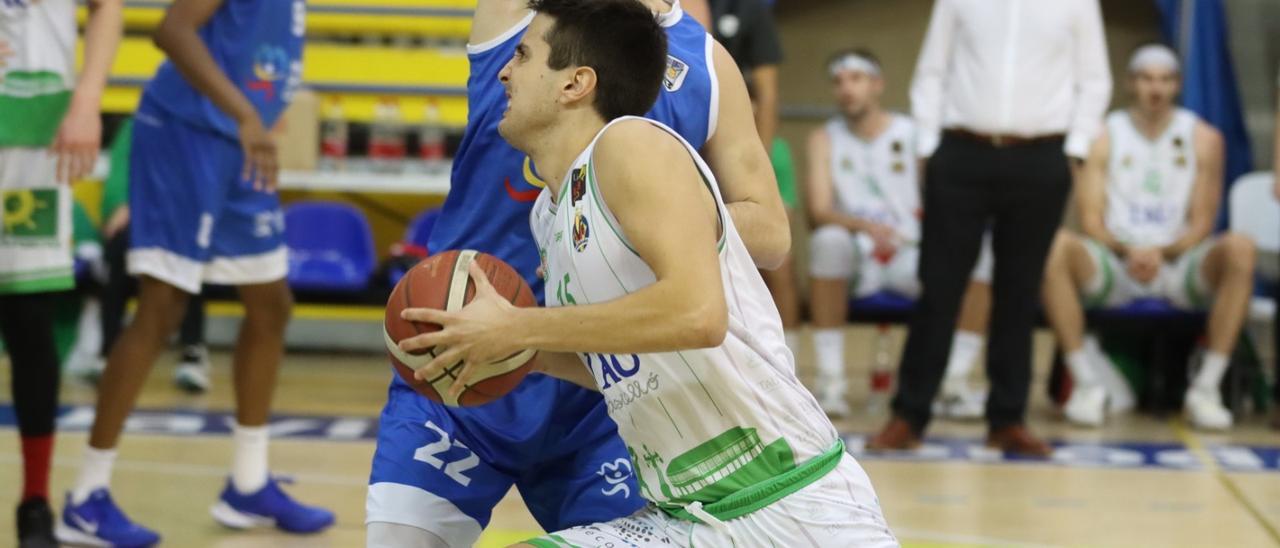 El Melilla Sport Club tuvo que claudicar ante la garra y el carácter del TAU Castelló (58-75).