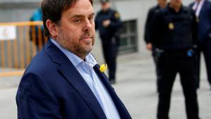 FILE PHOTO: Dismissed Catalan vice president Oriol Junqueras  arrives to Spain’s High Court after being summoned to testify on charges of rebellion, sedition and misuse of public funds for defying the central government by holding a referendum on secession and proclaiming independence, in Madrid, Spain, November 2, 2017.  REUTERS/Javier Barbancho/File Photo