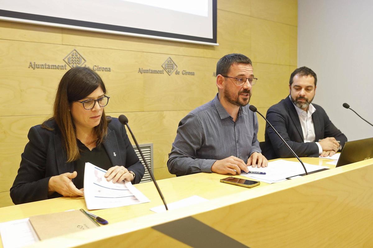 Gemma Geis, Lluc Salellas i Quim Ayats, durant una roda de premsa a finals de l'any 2025.