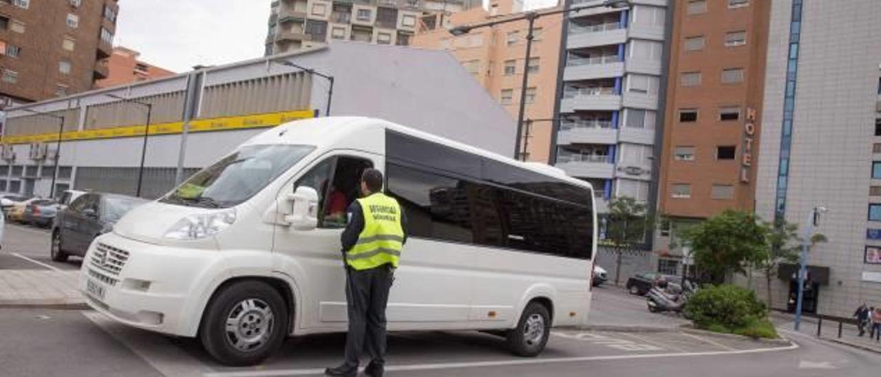 Adif, en pie de guerra contra las lanzaderas privadas que conectan el AVE con Benidorm