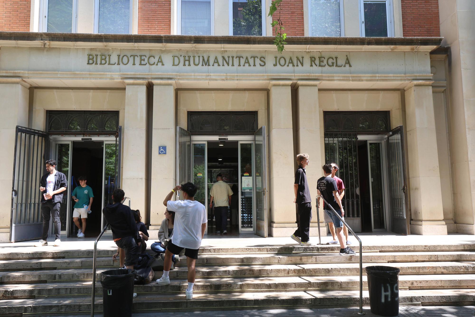 Así se viven las horas previas a la PAU en las bibliotecas