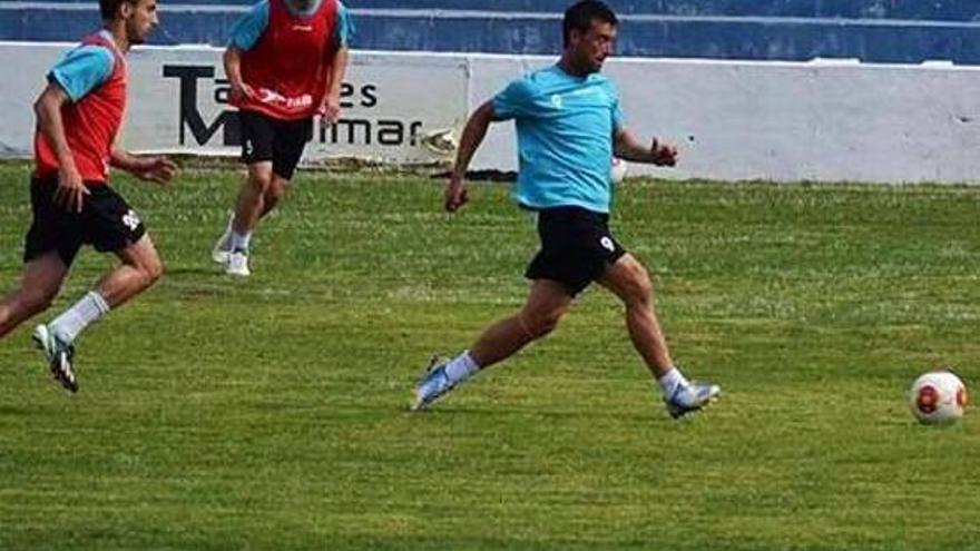 Kiko Mateo, ayer, en el entrenamiento del Orihuela.