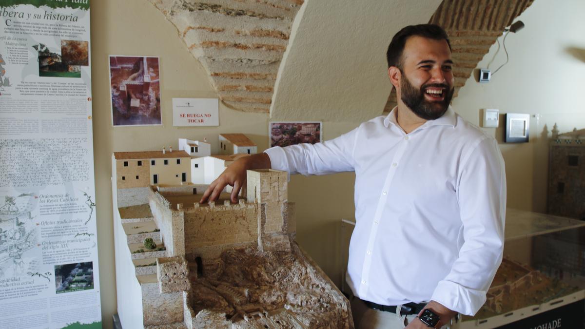 Salaya en la casa del Baluarte donde se muestra la maqueta de la muralla.