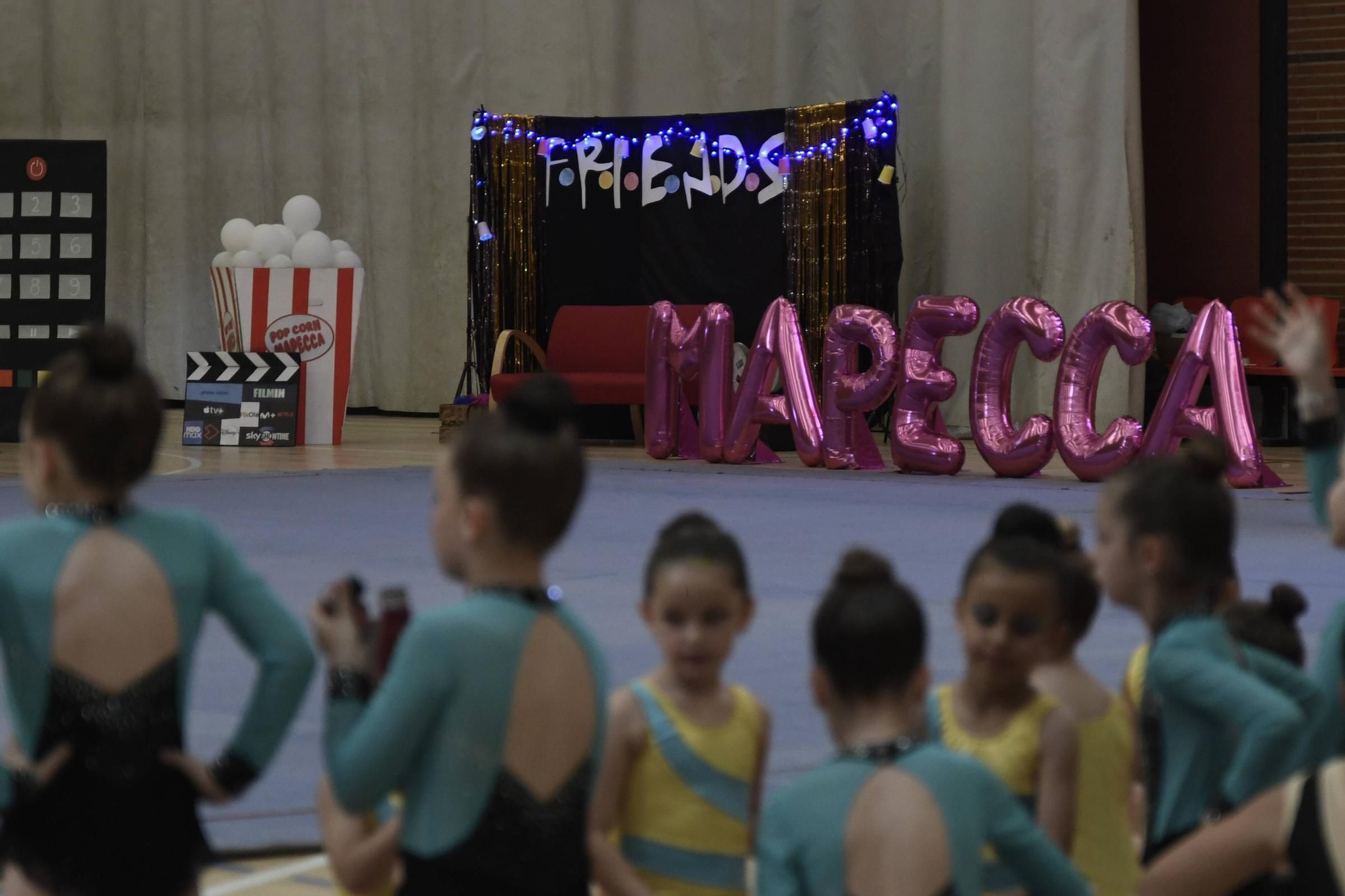 GALERÍA | Las gimnastas del Rítmica Mapecca exhiben su talento en el Manuel Camba
