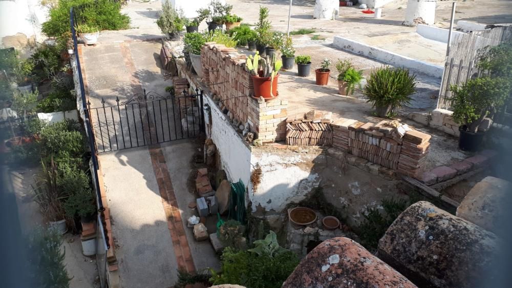 Degradación y abandono en les Coves de Paterna