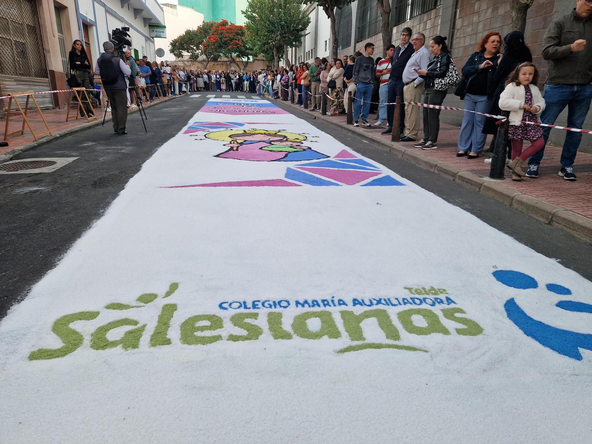 Procesión de la imagen de María Auxiliadora por las calles de San Gregorio, en Telde