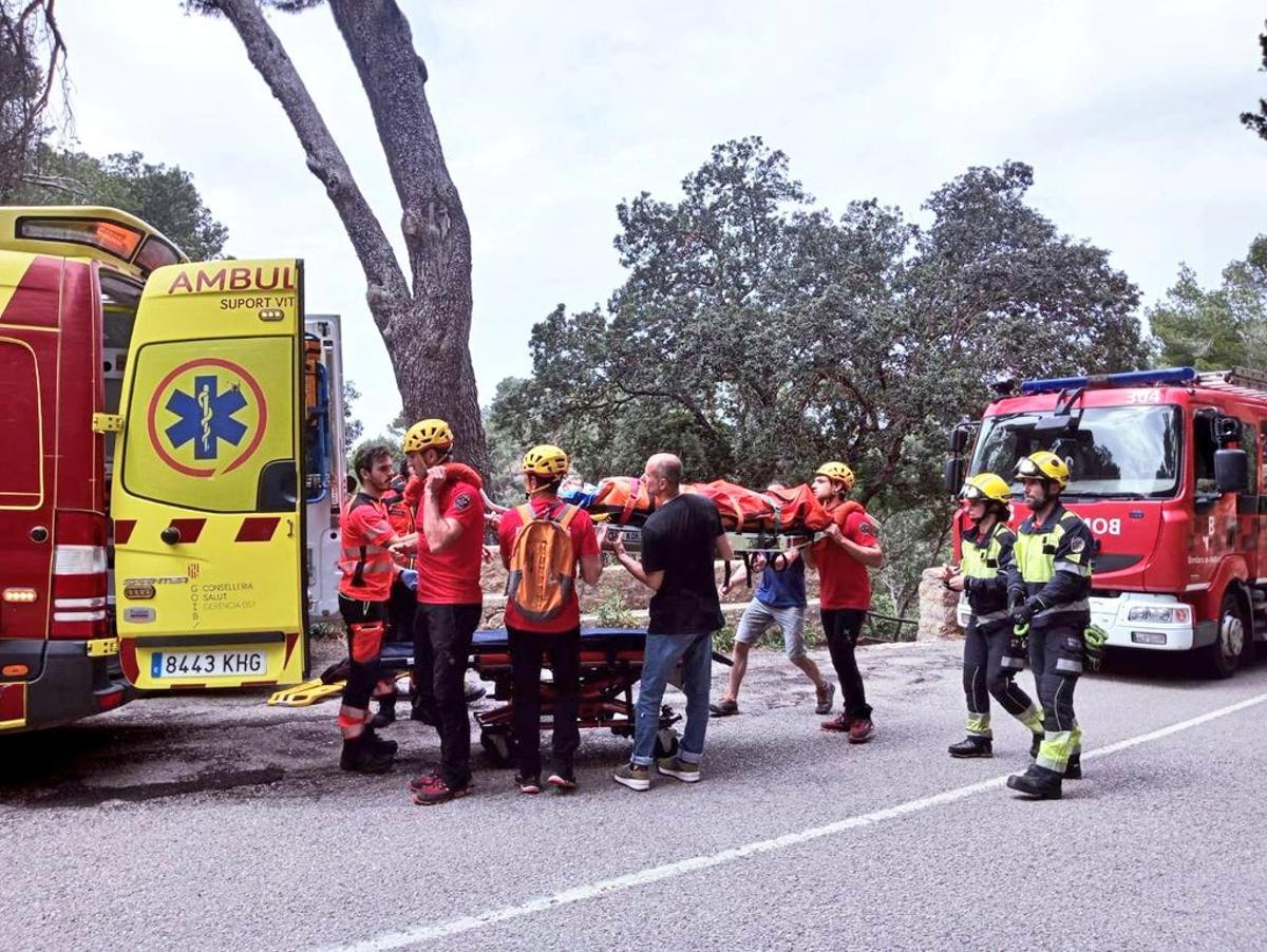 SUCESOS EN MALLORCA / Los bomberos rescatan a un joven herido en la ...