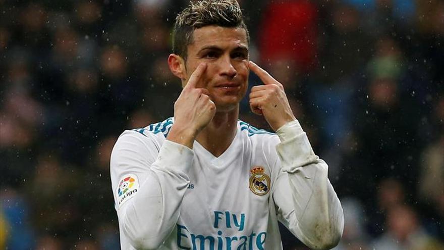 Ronaldo mantiene el pulso con el Madrid por dinero