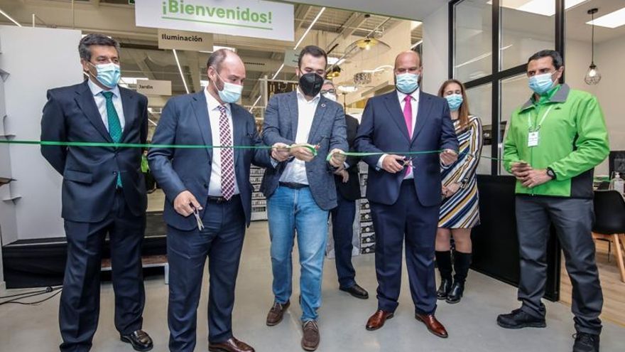 El alcalde defiende Cáceres como centro de compras de la provincia