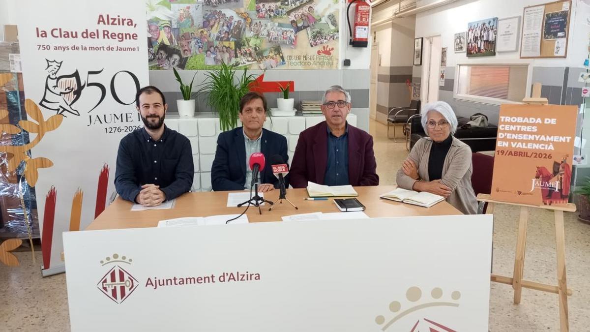 Acte de signatura del conveni de col·laboració entre l'Ajuntament d'Alzira i la coordinadora.