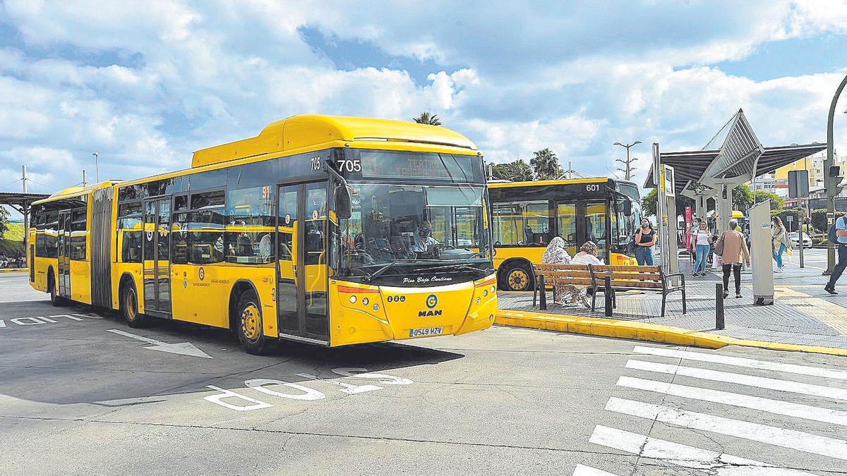 Diez nuevas ‘megaguaguas’ de 21 metros reforzarán las líneas más usadas