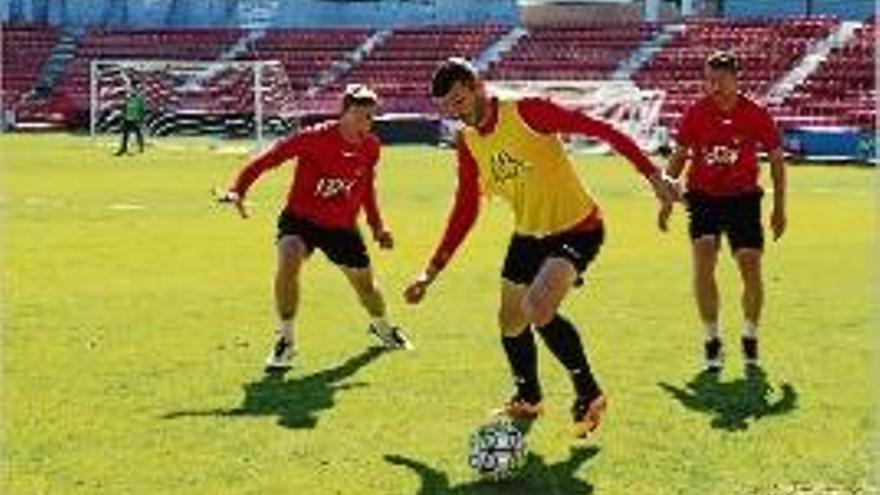 L&#039;equip es va entrenar ahir damunt la gespa de l&#039;estadi.