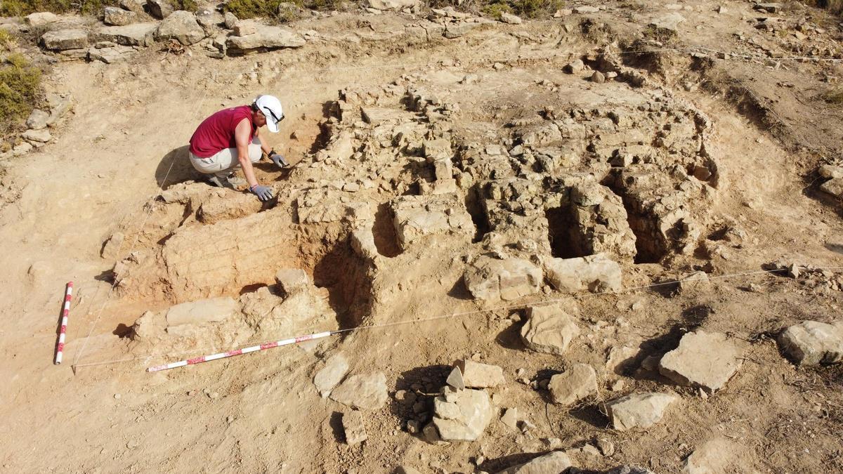 Algunos trabajadores de las excavaciones arqueológicas en Los Bañales.