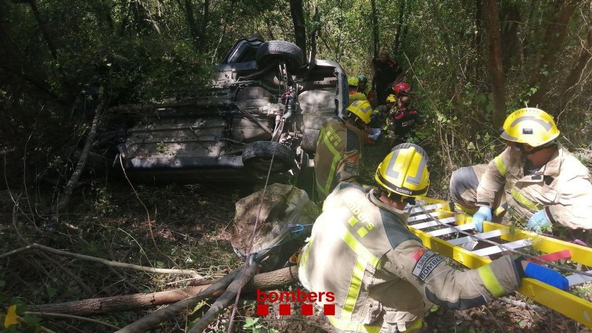 Tres ferits al xocar un cotxe en una pista forestal de Sant Joan les Fonts, a la Garrotxa