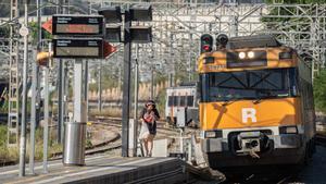 La estación de Rodalies de Montcada Bifurcació, en el primer día laborable en que vuelven a funcionar las líneas R3, R4 y R7