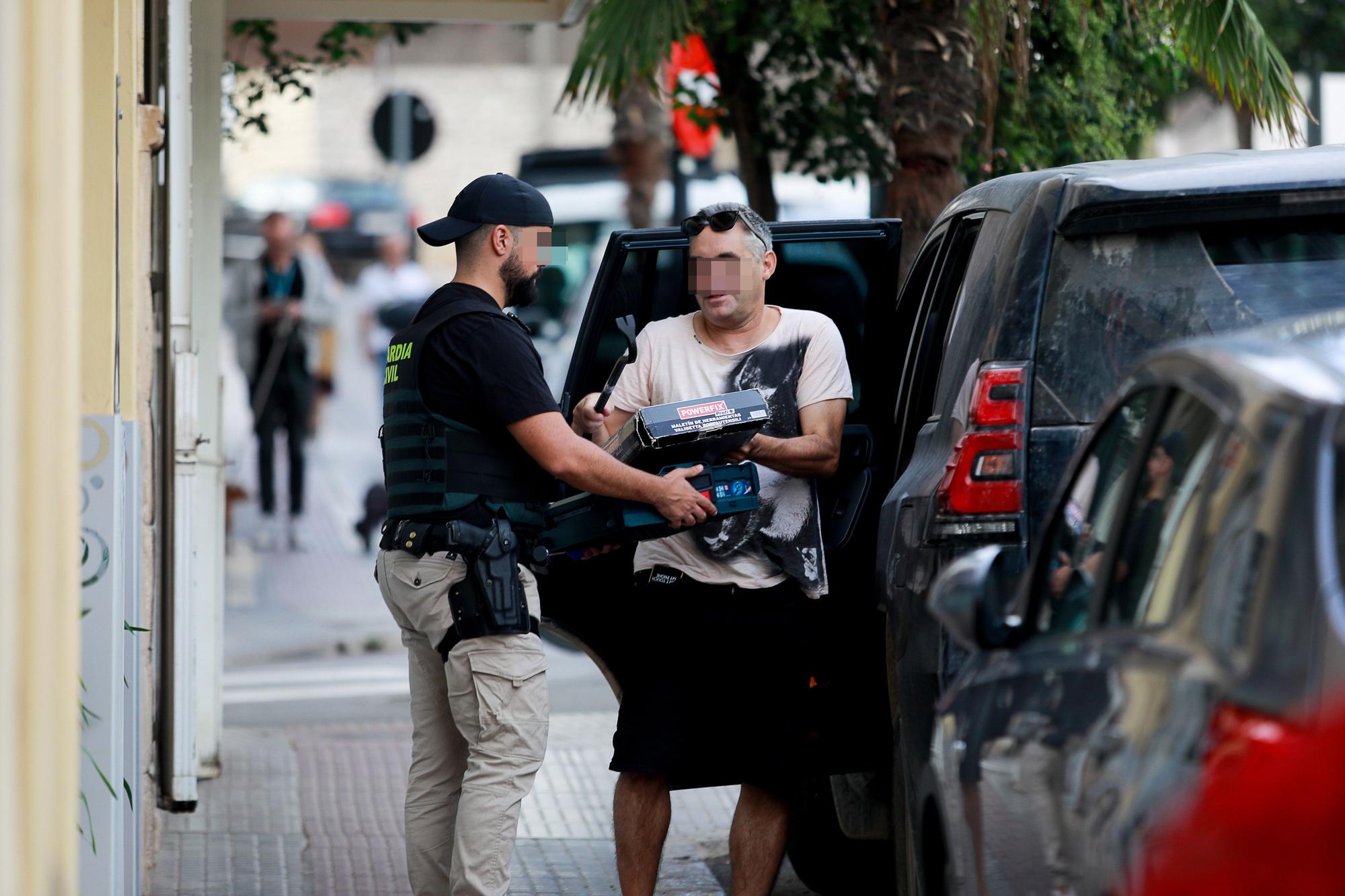Las imágenes del registro de la Guardia Civil de Ibiza en la calle Arxiduc Lluis Salvador
